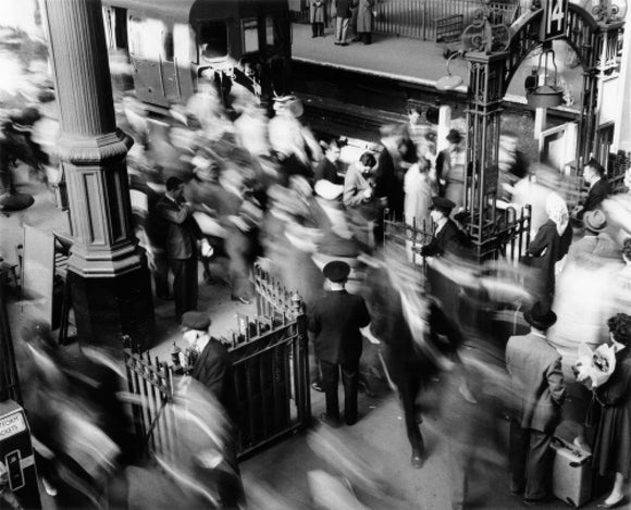 Rush hour at Victoria Railway station: c.1955