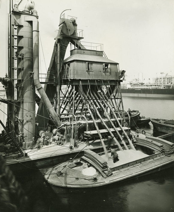 Floating Grain Elevator, Royal Victoria Dock: c.1938