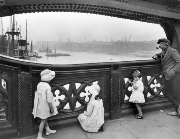 Children on the Tower Bridge: 20th century