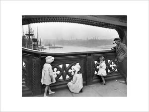 Children on the Tower Bridge: 20th century