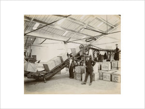 Tea on a conveyor system, Tilbury Docks: c. 1920